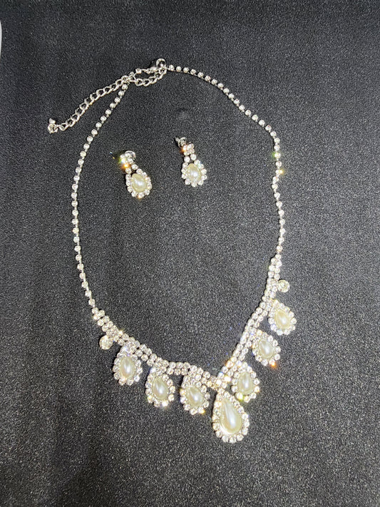 Pearl Tear Drop Necklace & Earings Set