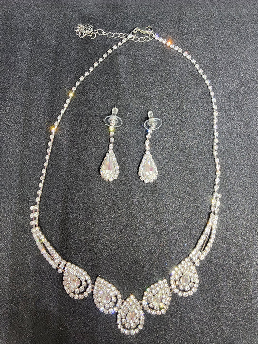 Tear Drop Rhinestones Necklace & Earings Set