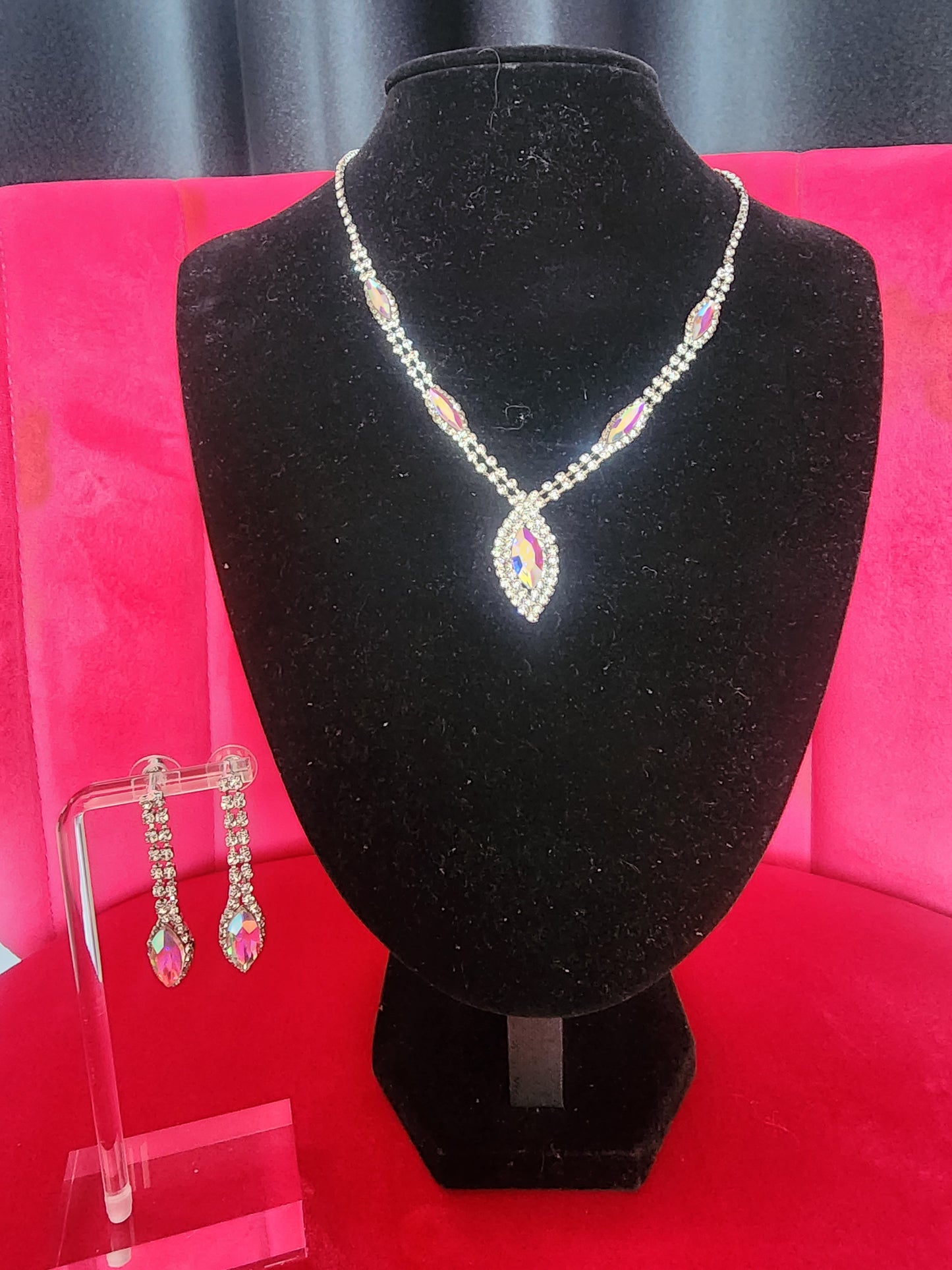 Silver Tornasol & Rhinestones Necklace & Earings Set